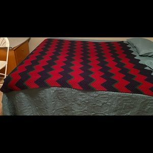 Beautiful vintage afghan throw 55 x 66 vibrant colors, beautiful craftsmanship.